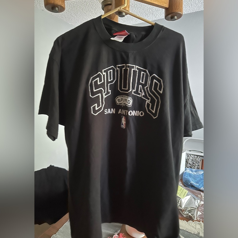 San Antonio Spurs T Shirt - Picture 2 of 5